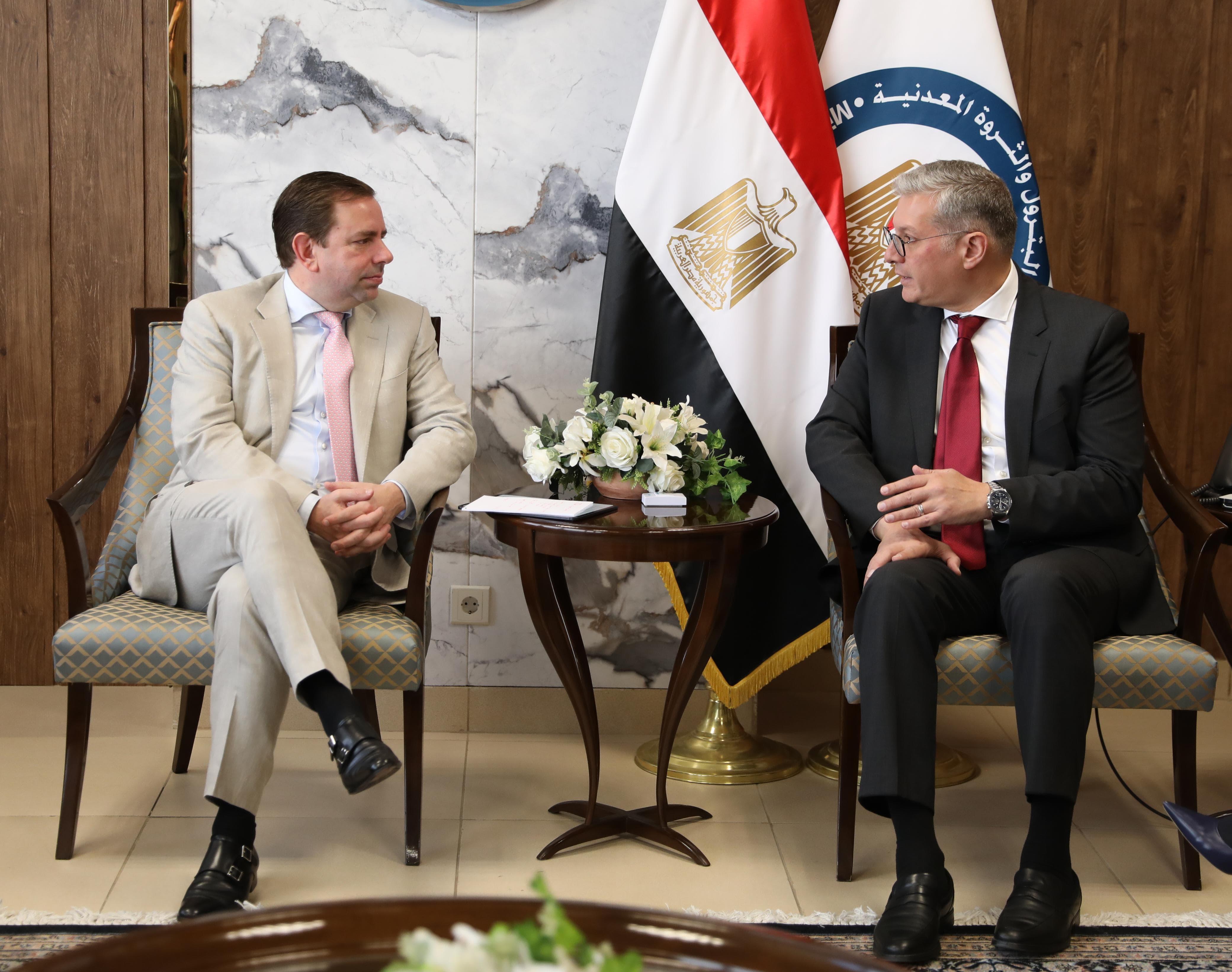وزير البترول يبحث زيادة إنتاج الغاز بمناطق عمل شركة شل في مصر